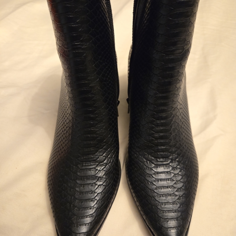 Lulu Matisse black snake skin short boot NEW